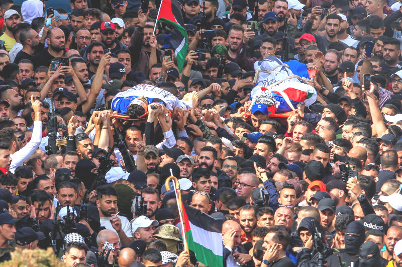 Mourners carry the bodies of Palestinians killed by Israeli forces during a raid in the Old City of Nablus, occupied West Bank, October 25, 2022. (Nasser Ishtayeh/Flash90)